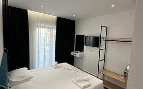 Io'S Apartments
