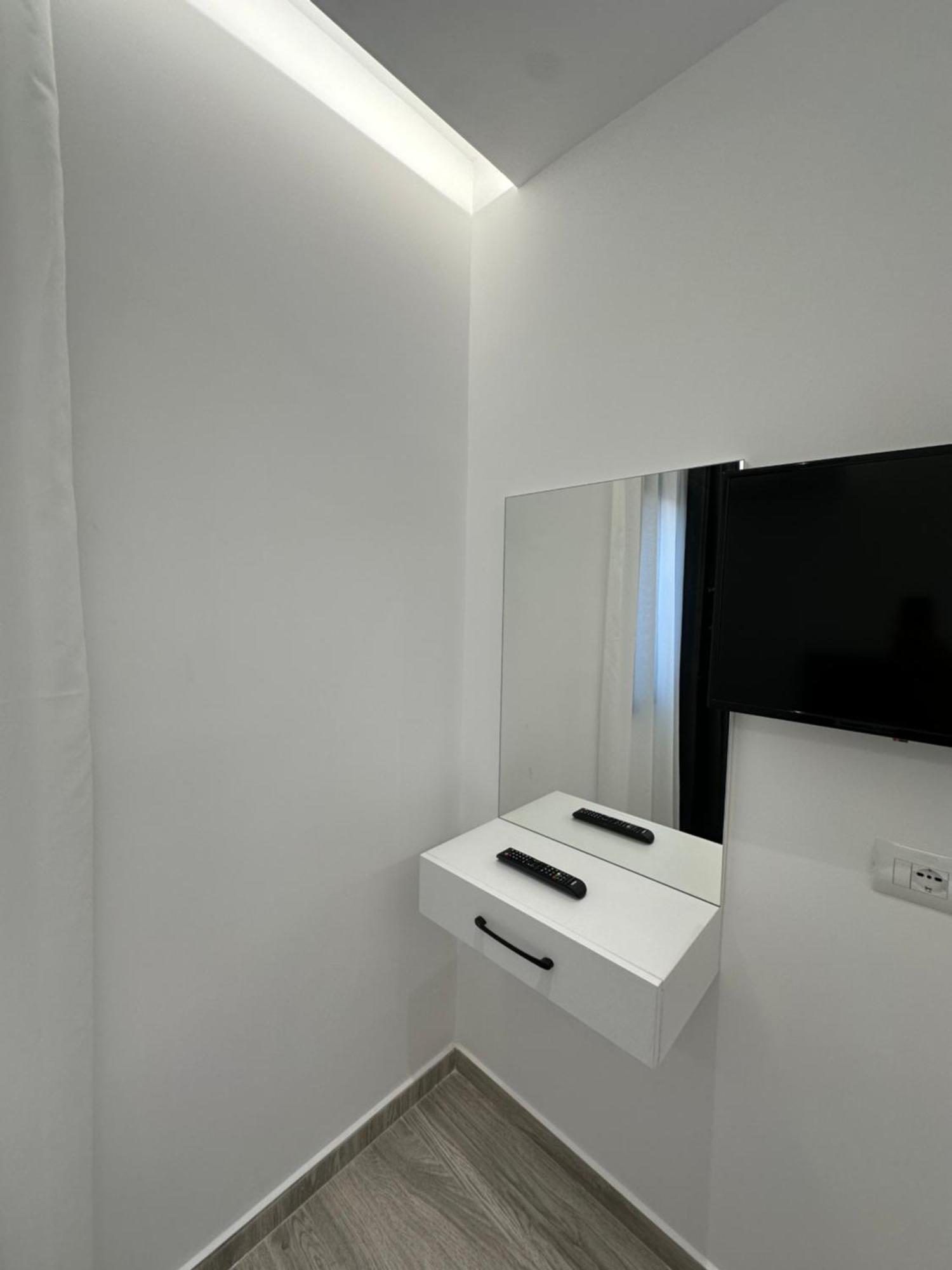 Io'S Apartments Saranda Extérieur photo